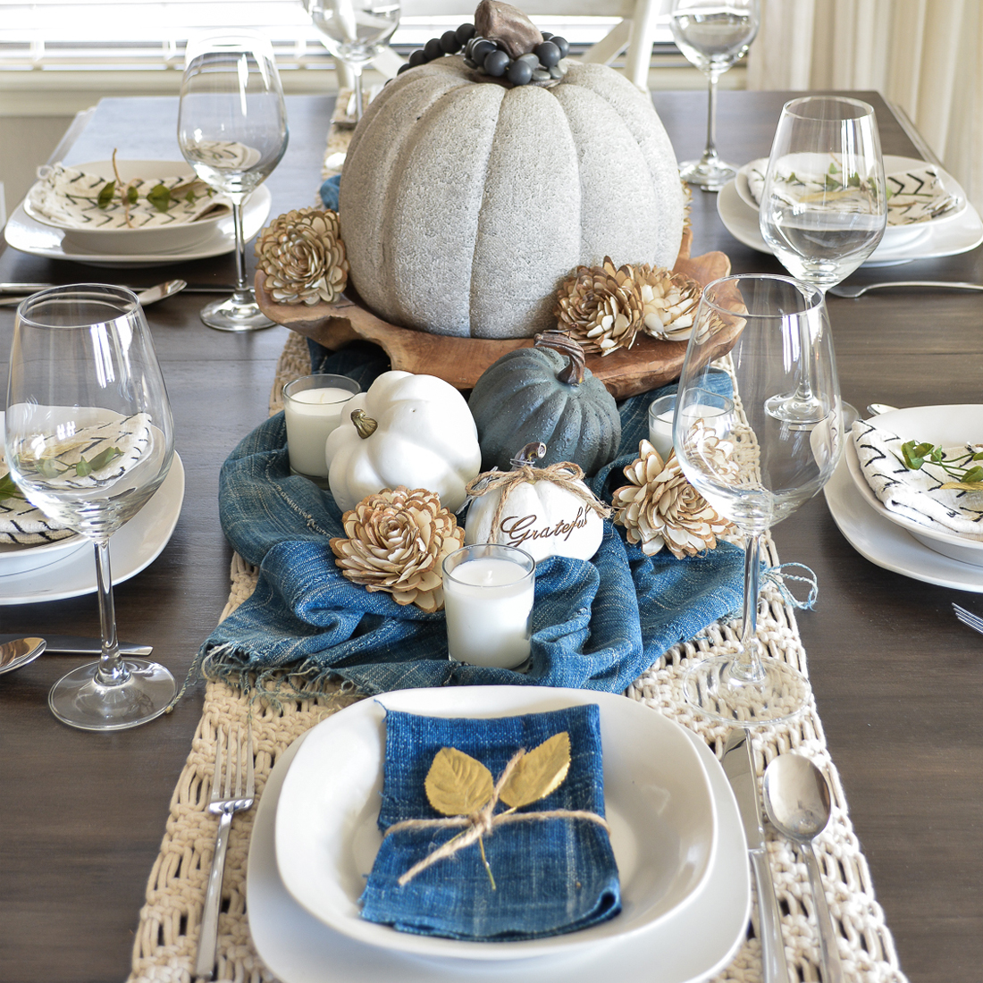 Simple Thanksgiving Table Setting