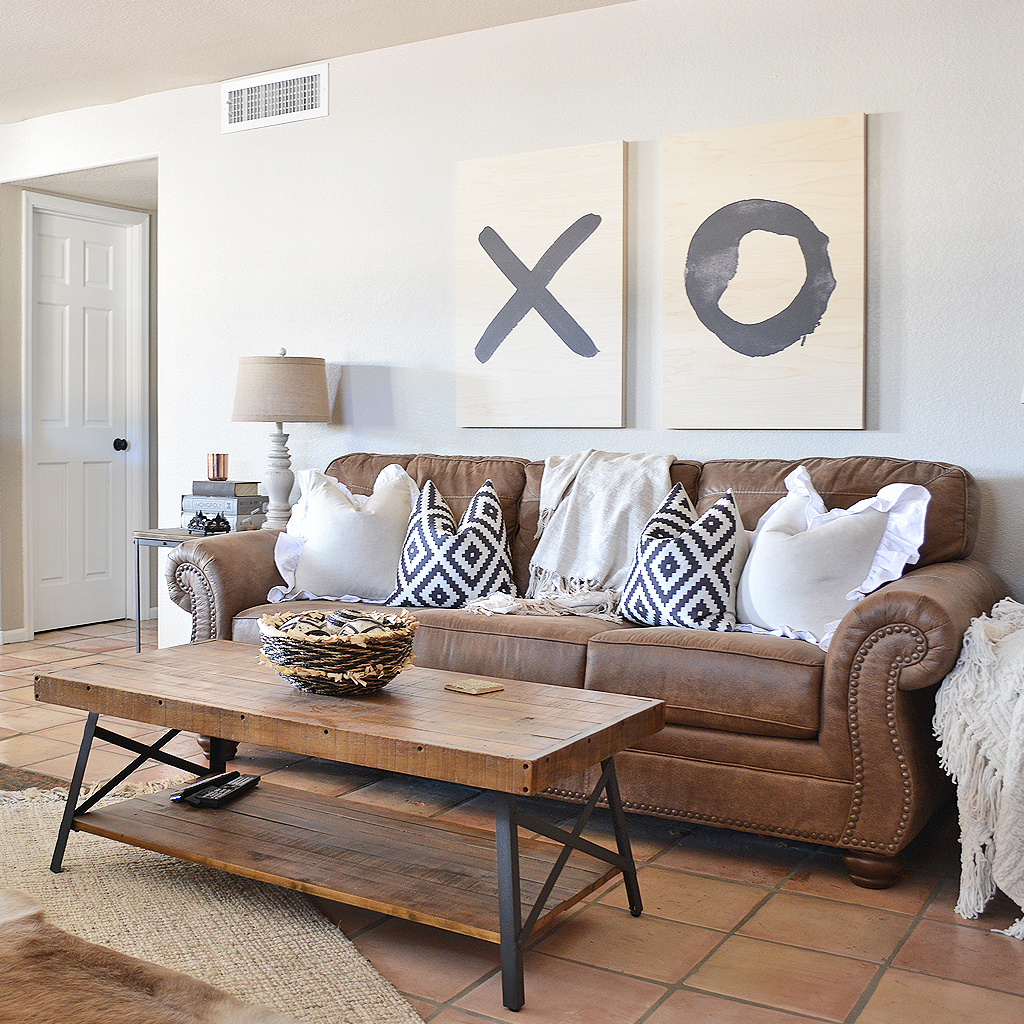 How to hang wall decor correctly