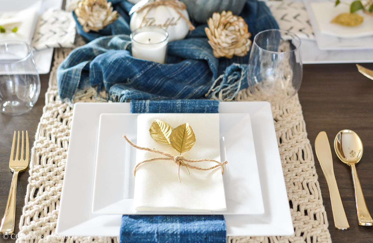 Disposable Holiday Table Setting